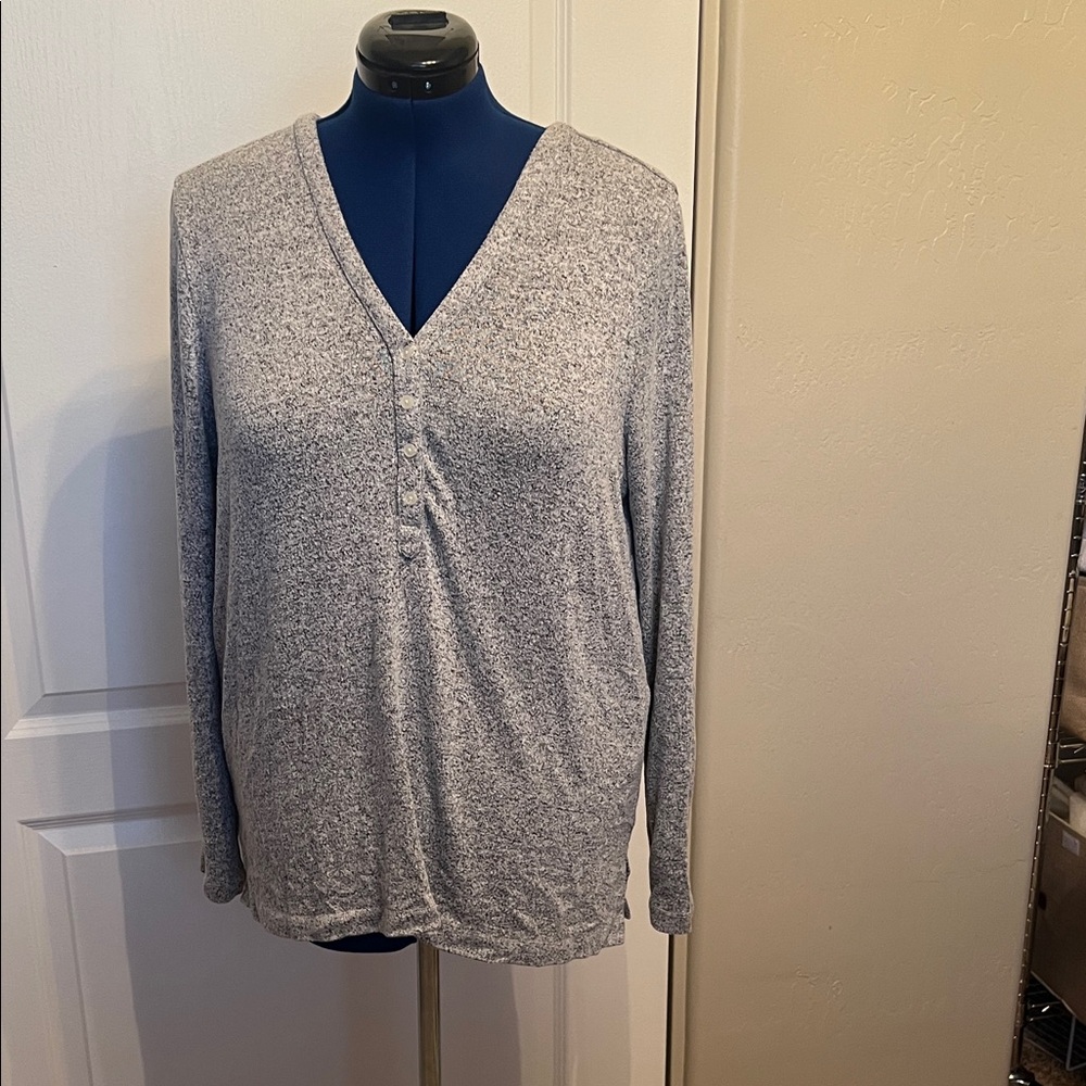 Gray V-Neck Long Sleeve Top
